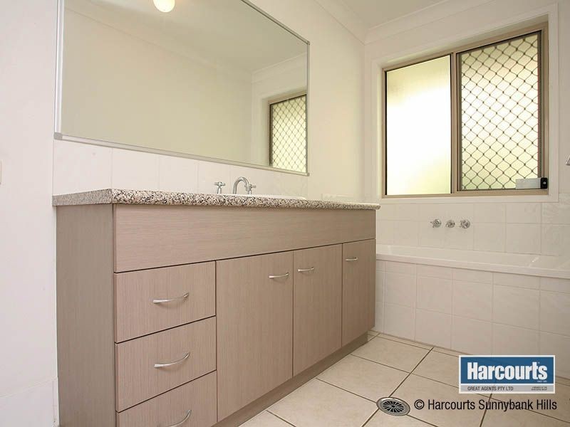 10 Mapelton Circuit, Parkinson QLD 4115
