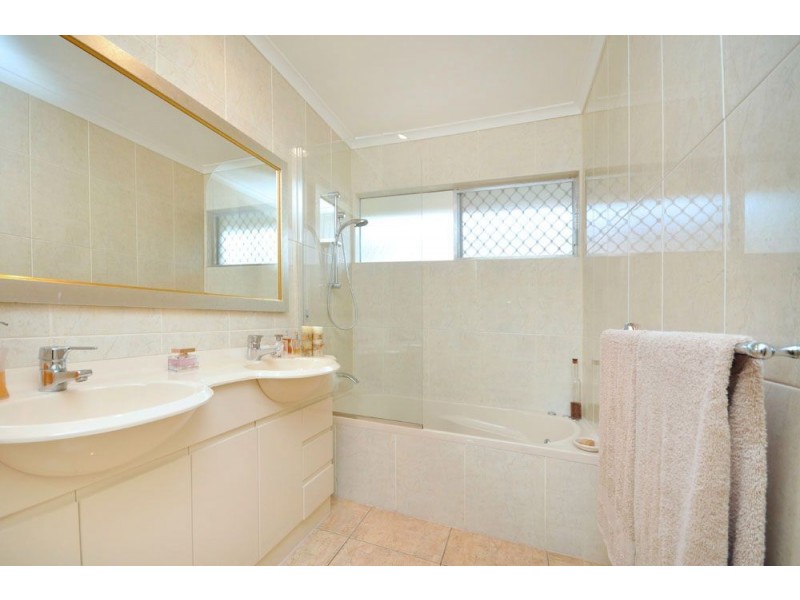 6 Akora Street, Macgregor QLD 4109