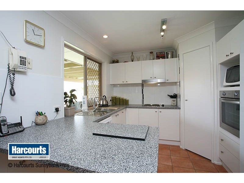 73 Bushland Drive, Regents Park QLD 4118