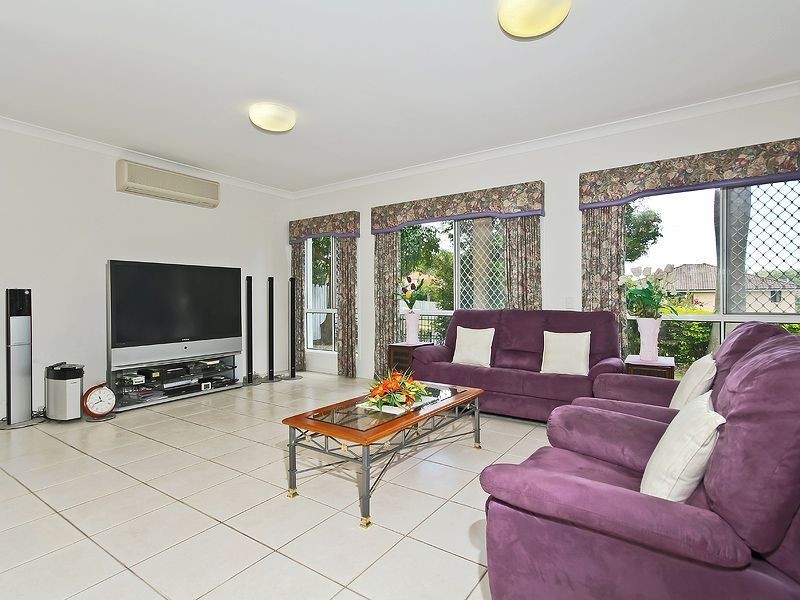 11 Carrington Place, Carindale QLD 4152