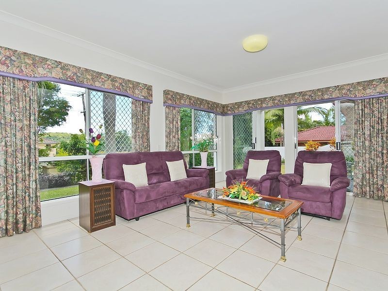 11 Carrington Place, Carindale QLD 4152