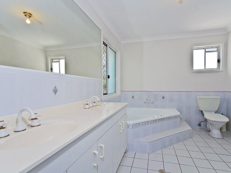 11 Carrington Place, Carindale QLD 4152