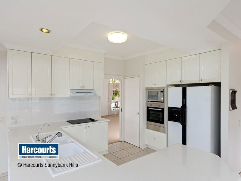 11 Carrington Place, Carindale QLD 4152