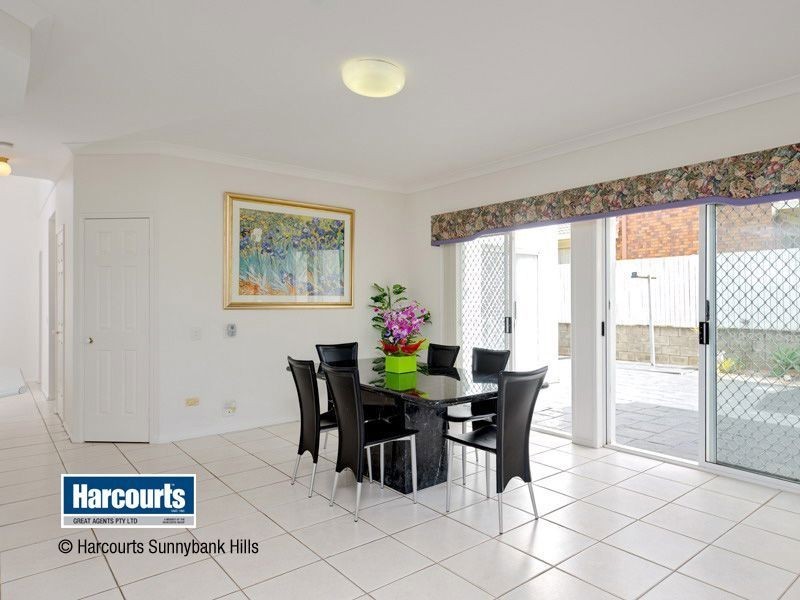 11 Carrington Place, Carindale QLD 4152