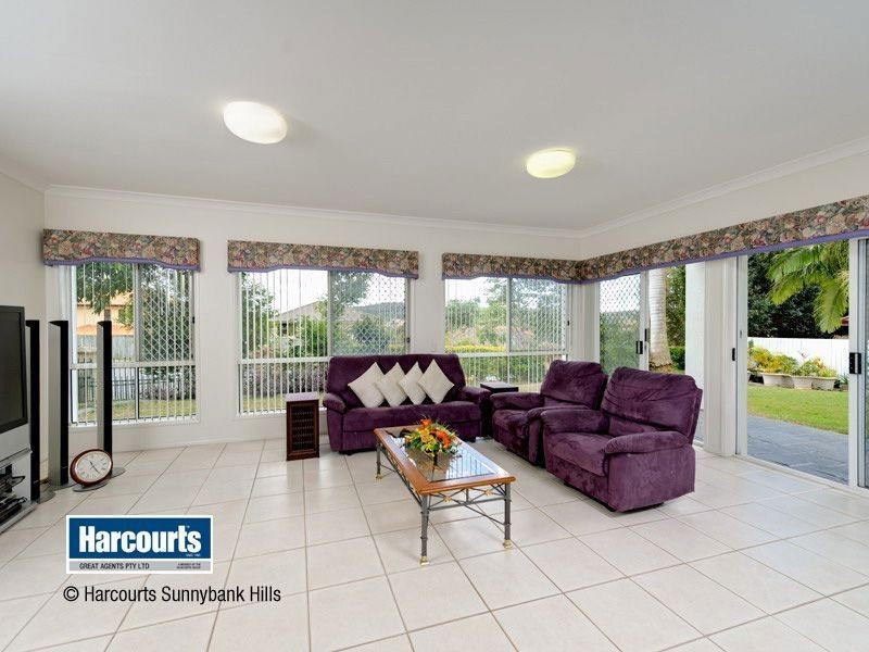 11 Carrington Place, Carindale QLD 4152