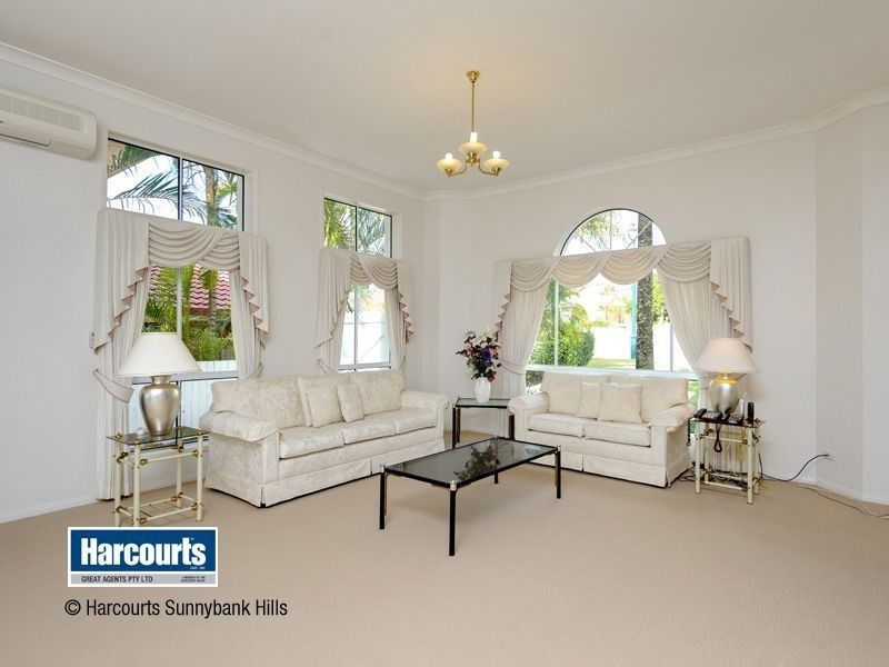 11 Carrington Place, Carindale QLD 4152