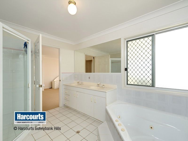 11 Carrington Place, Carindale QLD 4152