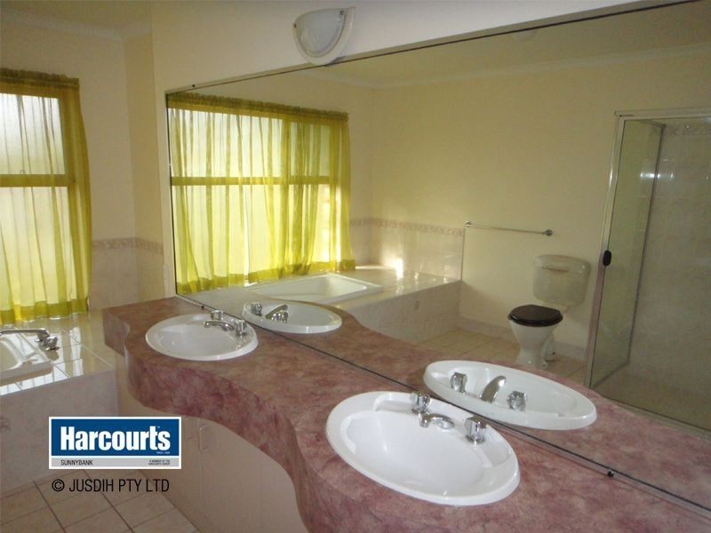 11 Mayfair Place, Stretton QLD 4116