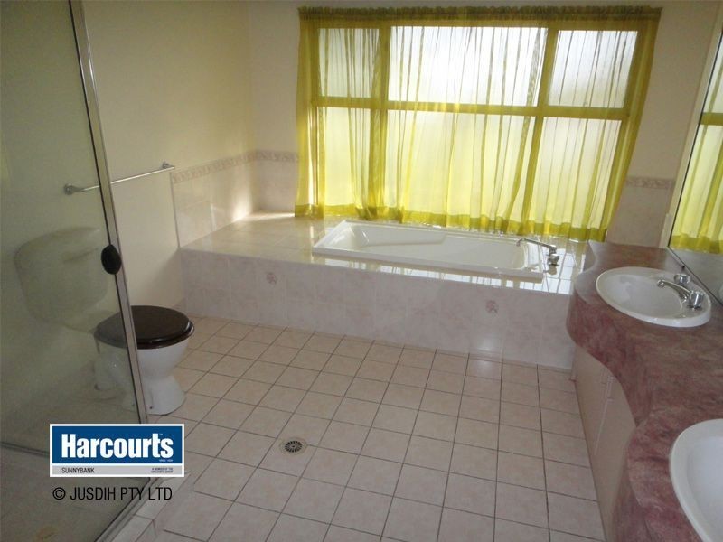 11 Mayfair Place, Stretton QLD 4116