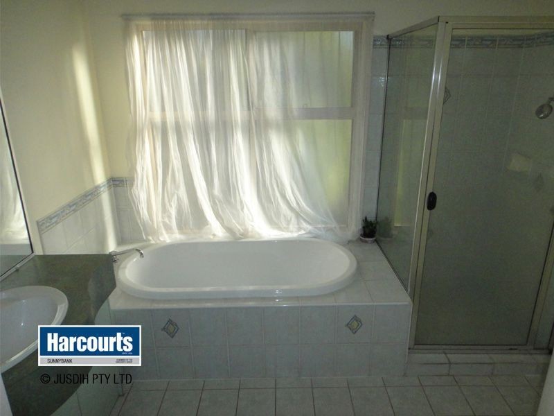 11 Mayfair Place, Stretton QLD 4116