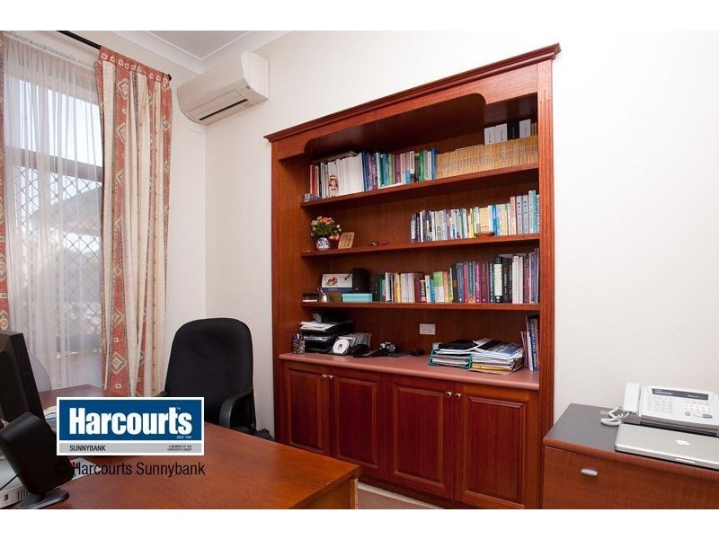31 Lightwood Place, Sinnamon Park QLD 4073