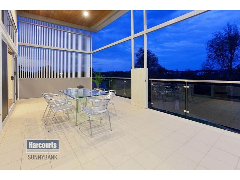 16 Staveley Close, Sinnamon Park QLD 4073