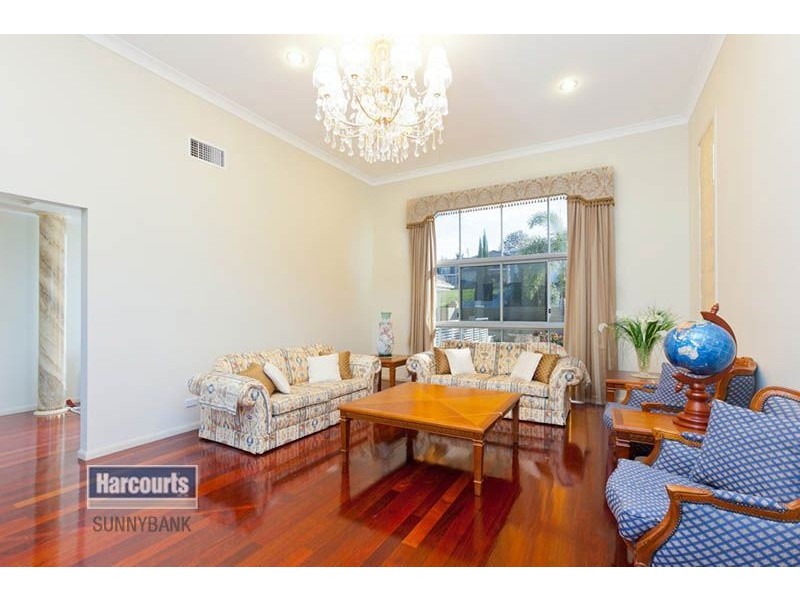16 Staveley Close, Sinnamon Park QLD 4073