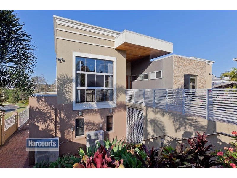 16 Staveley Close, Sinnamon Park QLD 4073