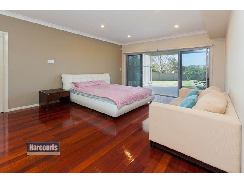 16 Staveley Close, Sinnamon Park QLD 4073