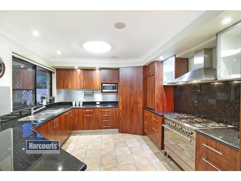 28 Honeysuckle Way, Calamvale QLD 4116