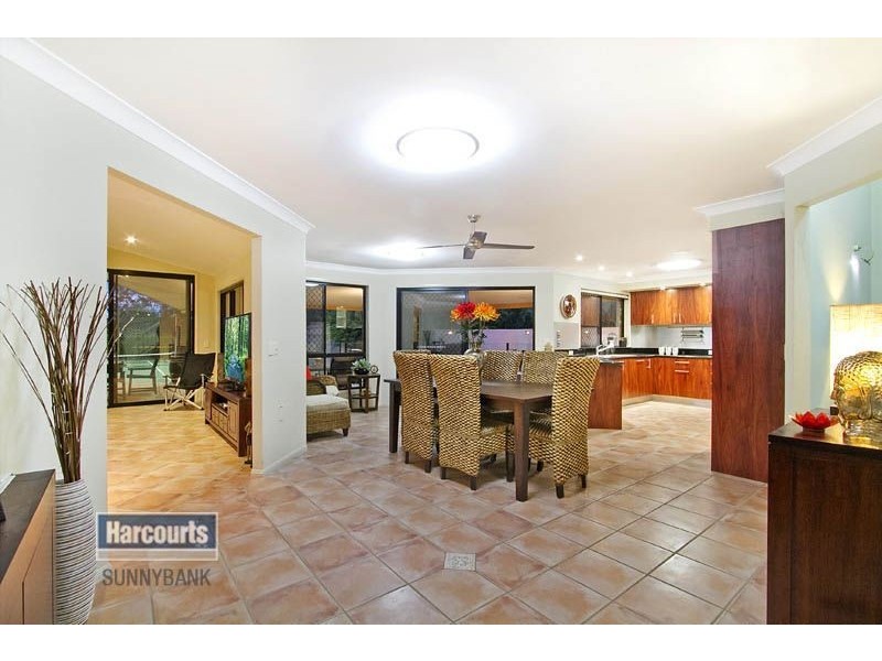 28 Honeysuckle Way, Calamvale QLD 4116