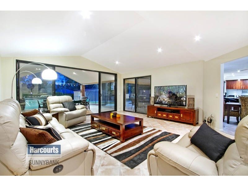 28 Honeysuckle Way, Calamvale QLD 4116