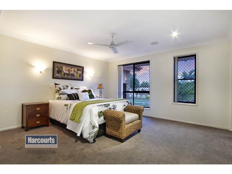 28 Honeysuckle Way, Calamvale QLD 4116