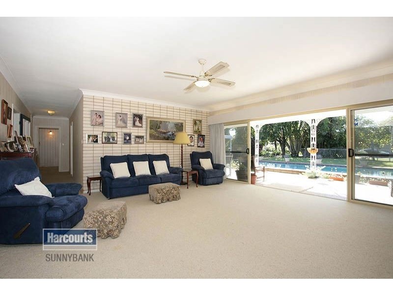 16 Davrod Street, Robertson QLD 4109