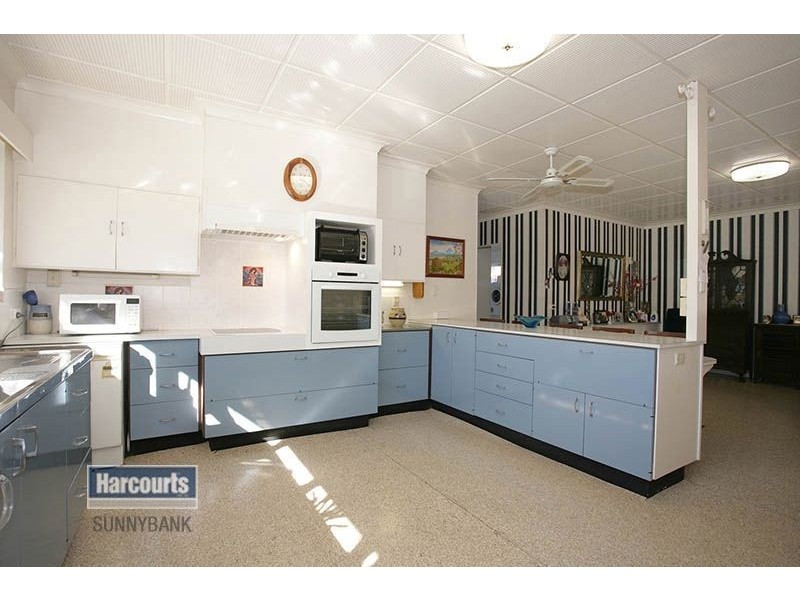 16 Davrod Street, Robertson QLD 4109