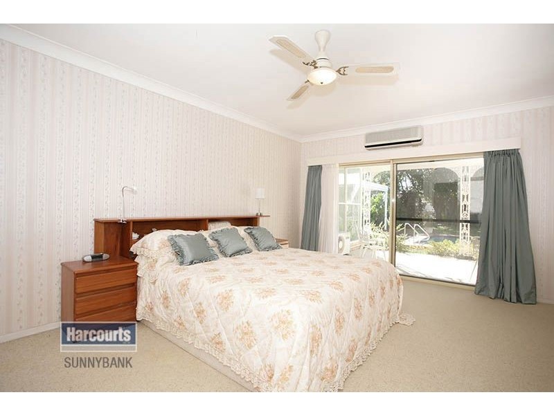 16 Davrod Street, Robertson QLD 4109