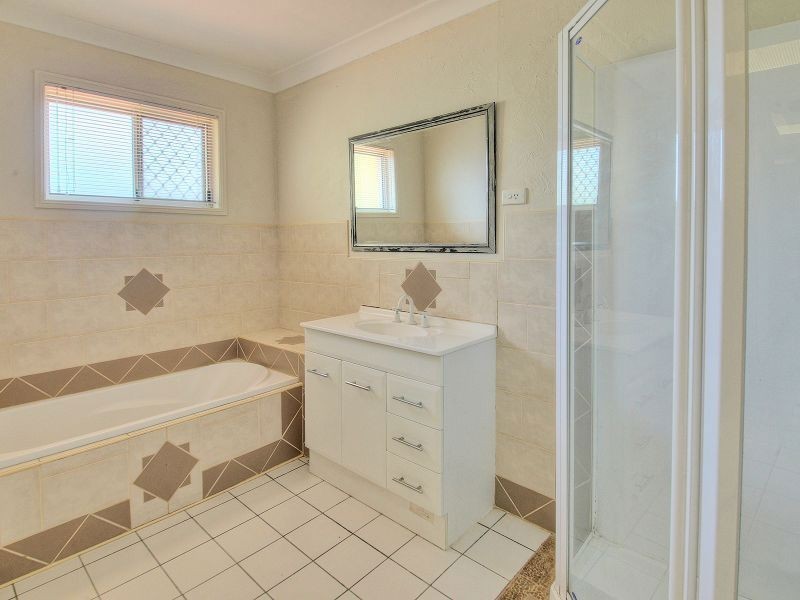 15 Vansittart Road, Regents Park QLD 4118