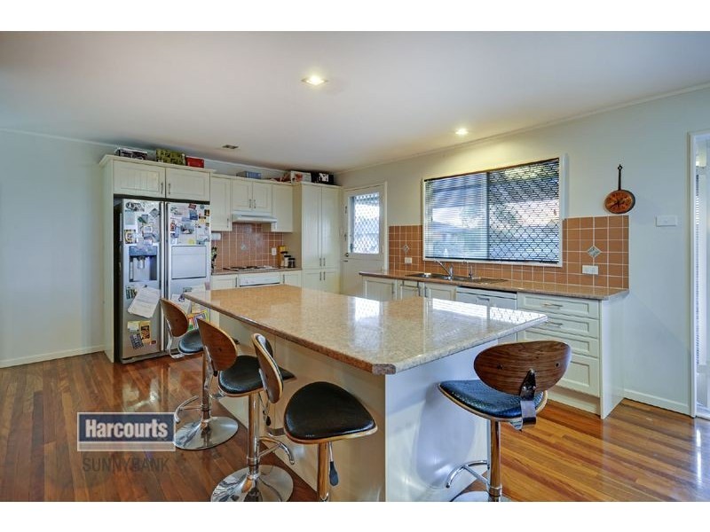 34 Cresthaven Drive, Mansfield QLD 4122