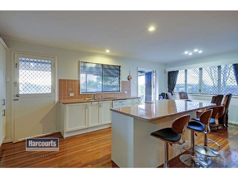 34 Cresthaven Drive, Mansfield QLD 4122