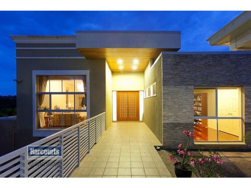 16 Staveley Close, Sinnamon Park QLD 4073