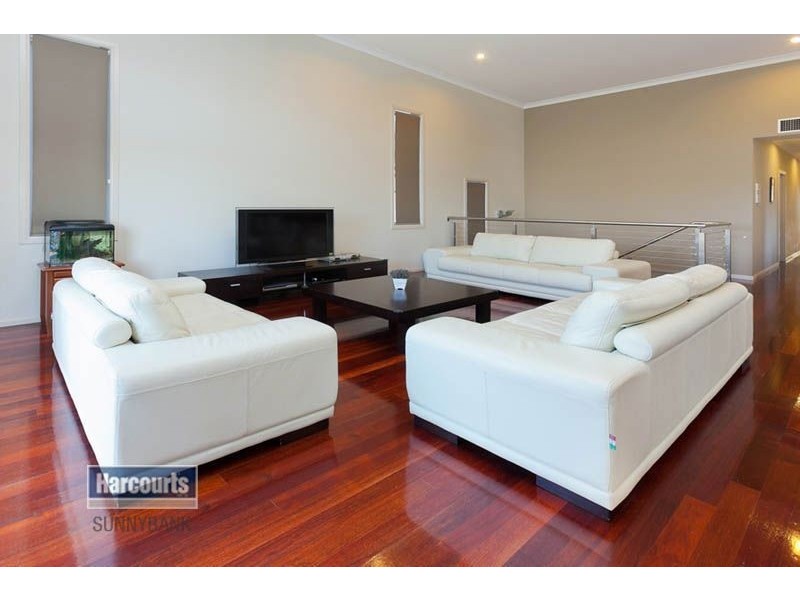 16 Staveley Close, Sinnamon Park QLD 4073