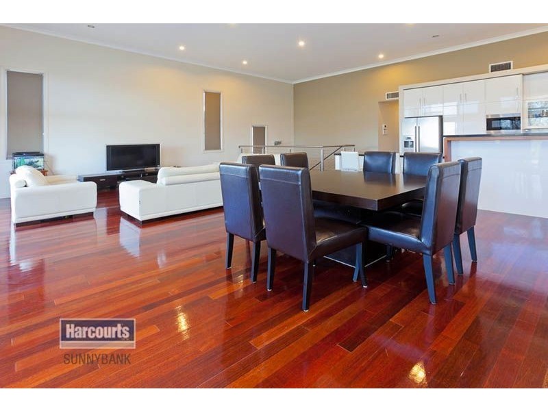 16 Staveley Close, Sinnamon Park QLD 4073