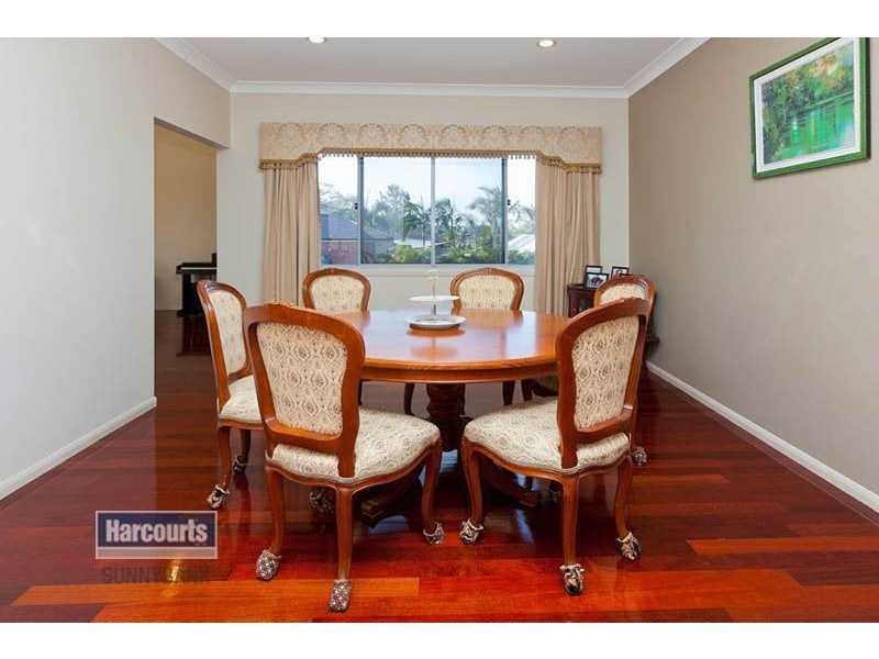 16 Staveley Close, Sinnamon Park QLD 4073