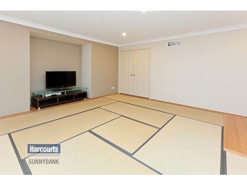 16 Staveley Close, Sinnamon Park QLD 4073