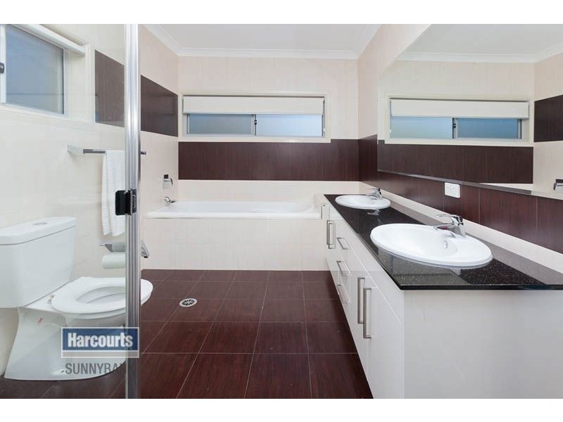 16 Staveley Close, Sinnamon Park QLD 4073