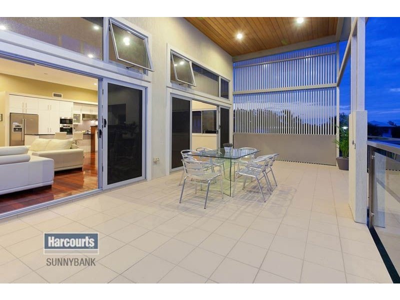 16 Staveley Close, Sinnamon Park QLD 4073