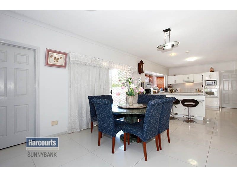 8 Pinecroft Close, Calamvale QLD 4116