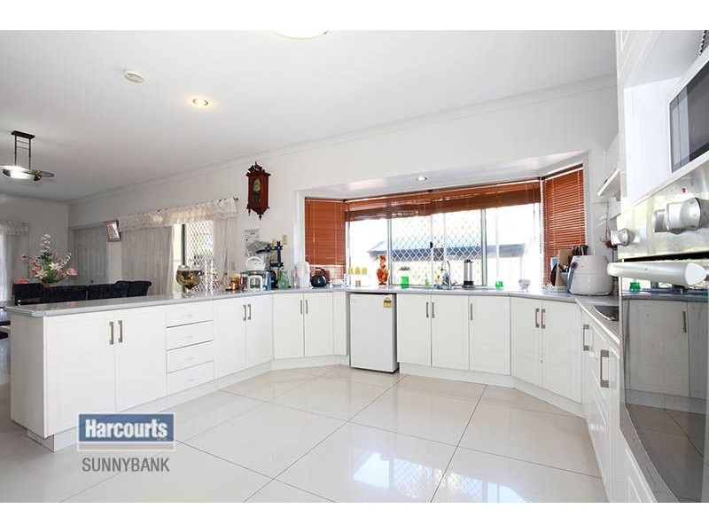 8 Pinecroft Close, Calamvale QLD 4116