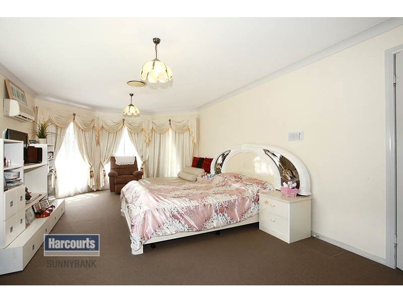 8 Pinecroft Close, Calamvale QLD 4116