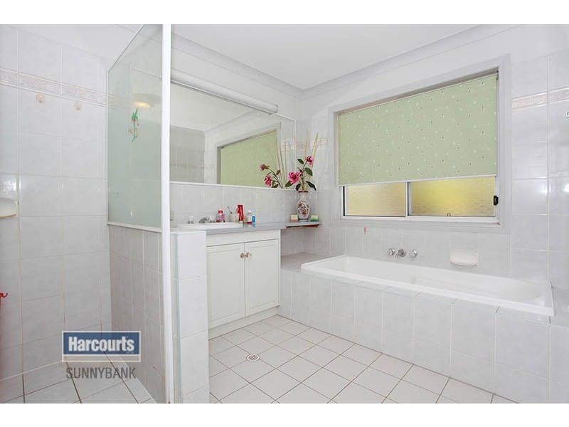 8 Pinecroft Close, Calamvale QLD 4116