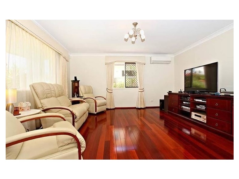 7 Candlewood Court, Stretton QLD 4116