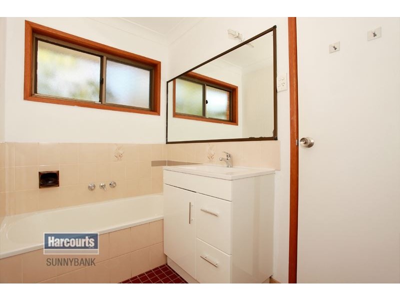 5 Topham Court, Hillcrest QLD 4118