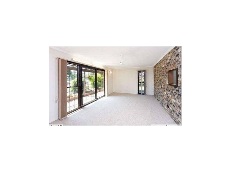 6 Prudence Street, Robertson QLD 4109