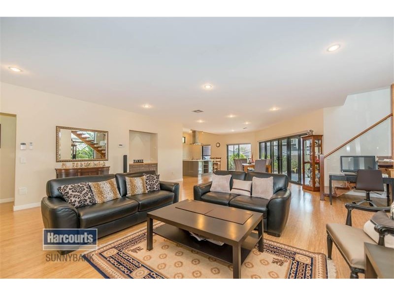 18 Walker Circuit, Eight Mile Plains QLD 4113