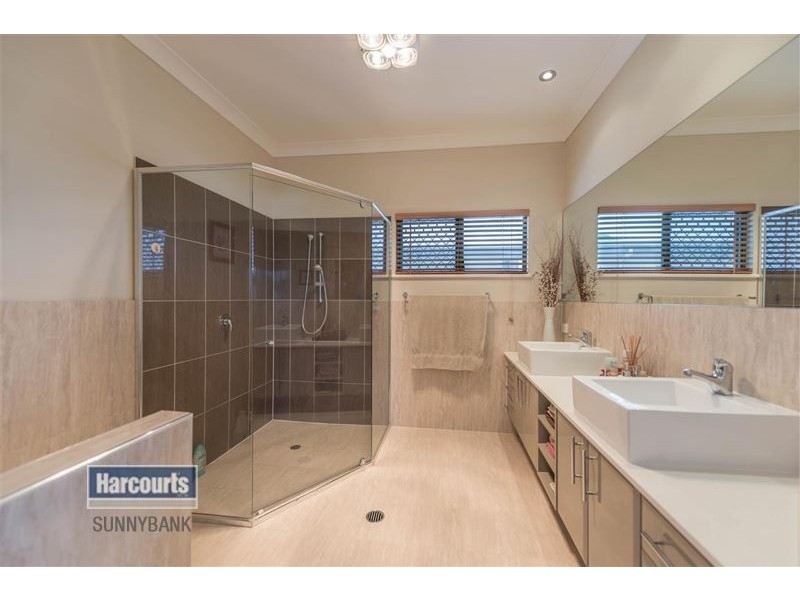 18 Walker Circuit, Eight Mile Plains QLD 4113