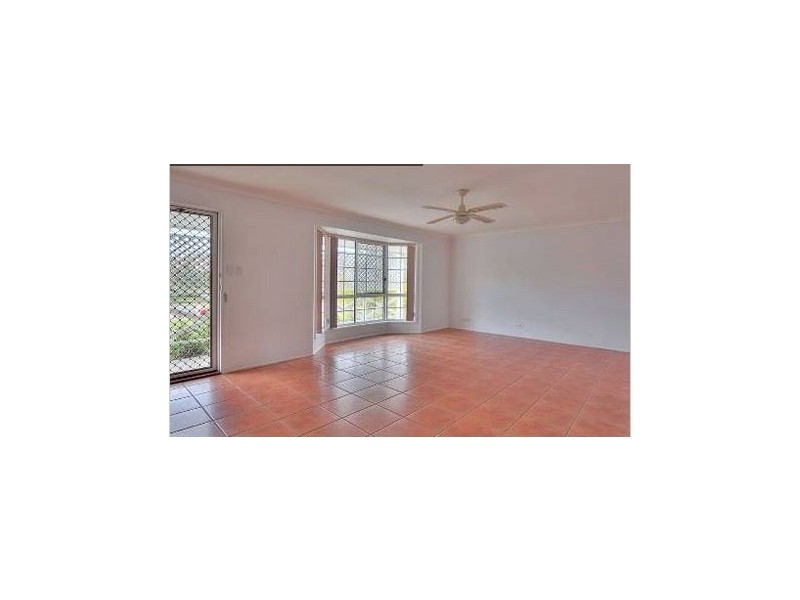 4 Beaufortia Court, Regents Park QLD 4118