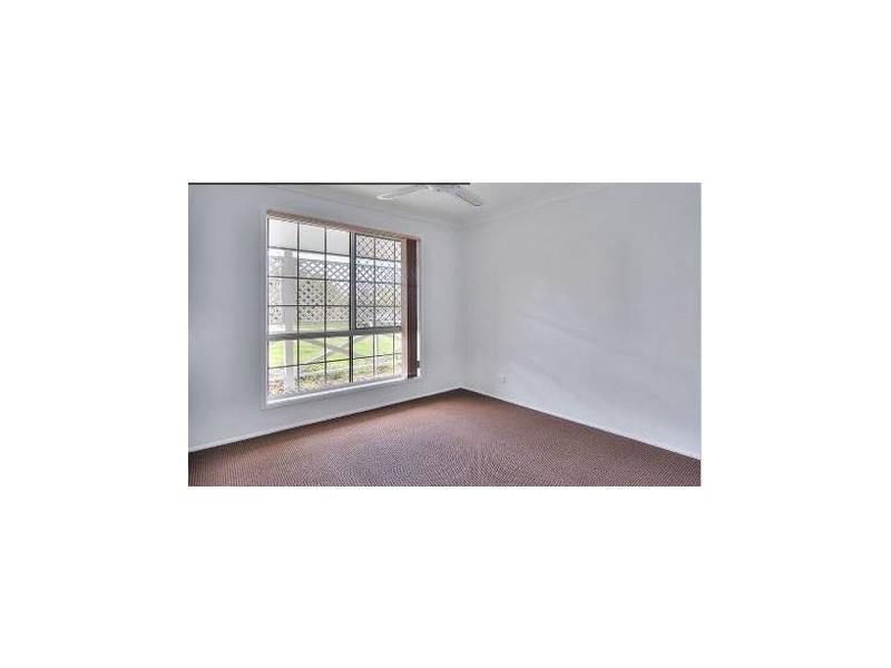 4 Beaufortia Court, Regents Park QLD 4118