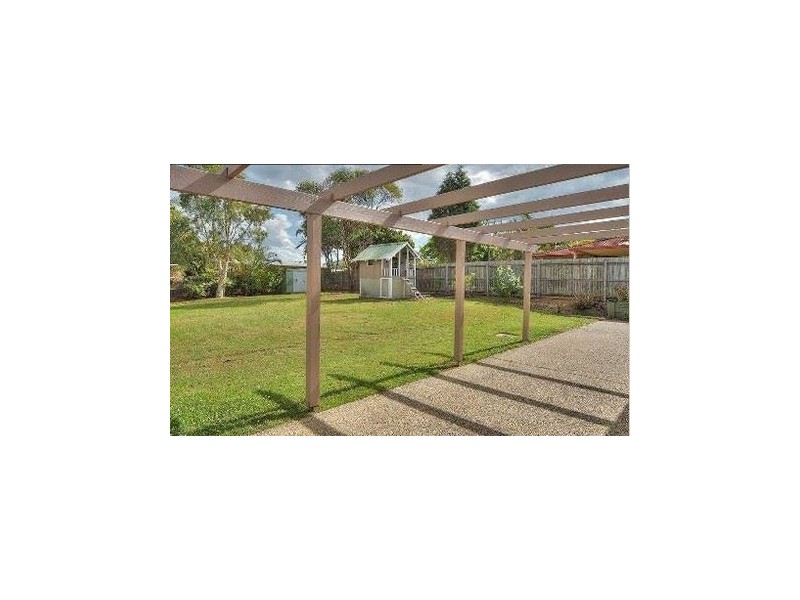 4 Beaufortia Court, Regents Park QLD 4118