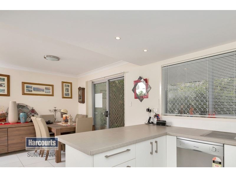 1/1 Emerald Drive, Regents Park QLD 4118
