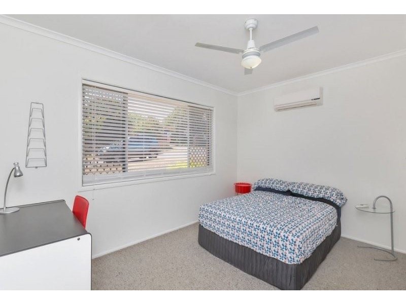 16 Saffron Street, Robertson QLD 4109